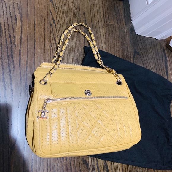 Chanel handbag - Picture 1 of 7